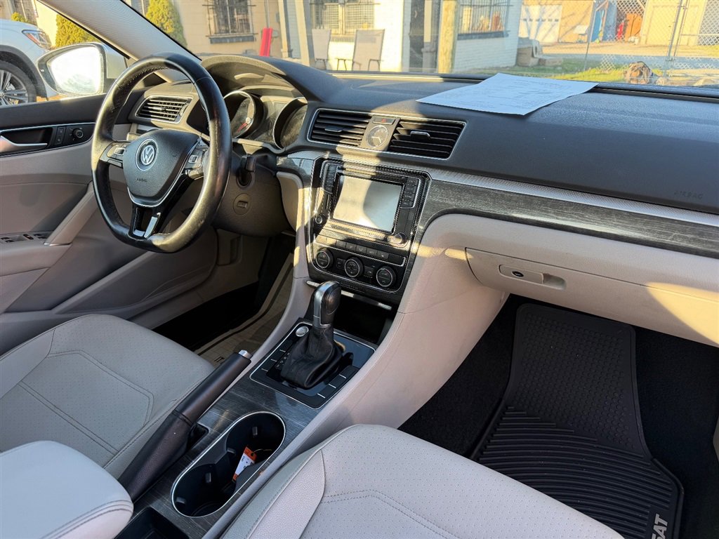 Used 2017 Volkswagen Passat 1.8T SE w/ SE Lighting Package FWD image 18
