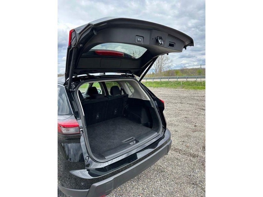 Used 2024 Nissan Rogue SV AWD/4WD image 12