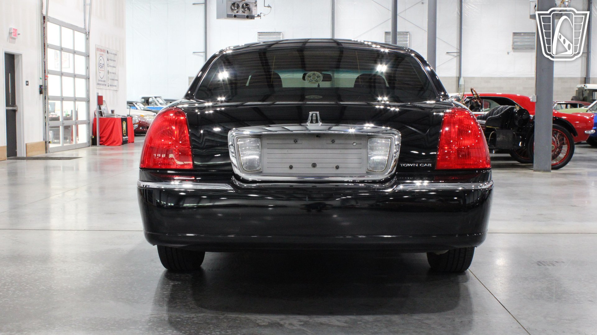 Used 2006 Lincoln Town Car Signature Limited RWD image 23