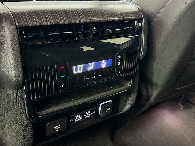 Used 2023 Jeep Wagoneer L Series III w/ Preferred Equipment Group image 26