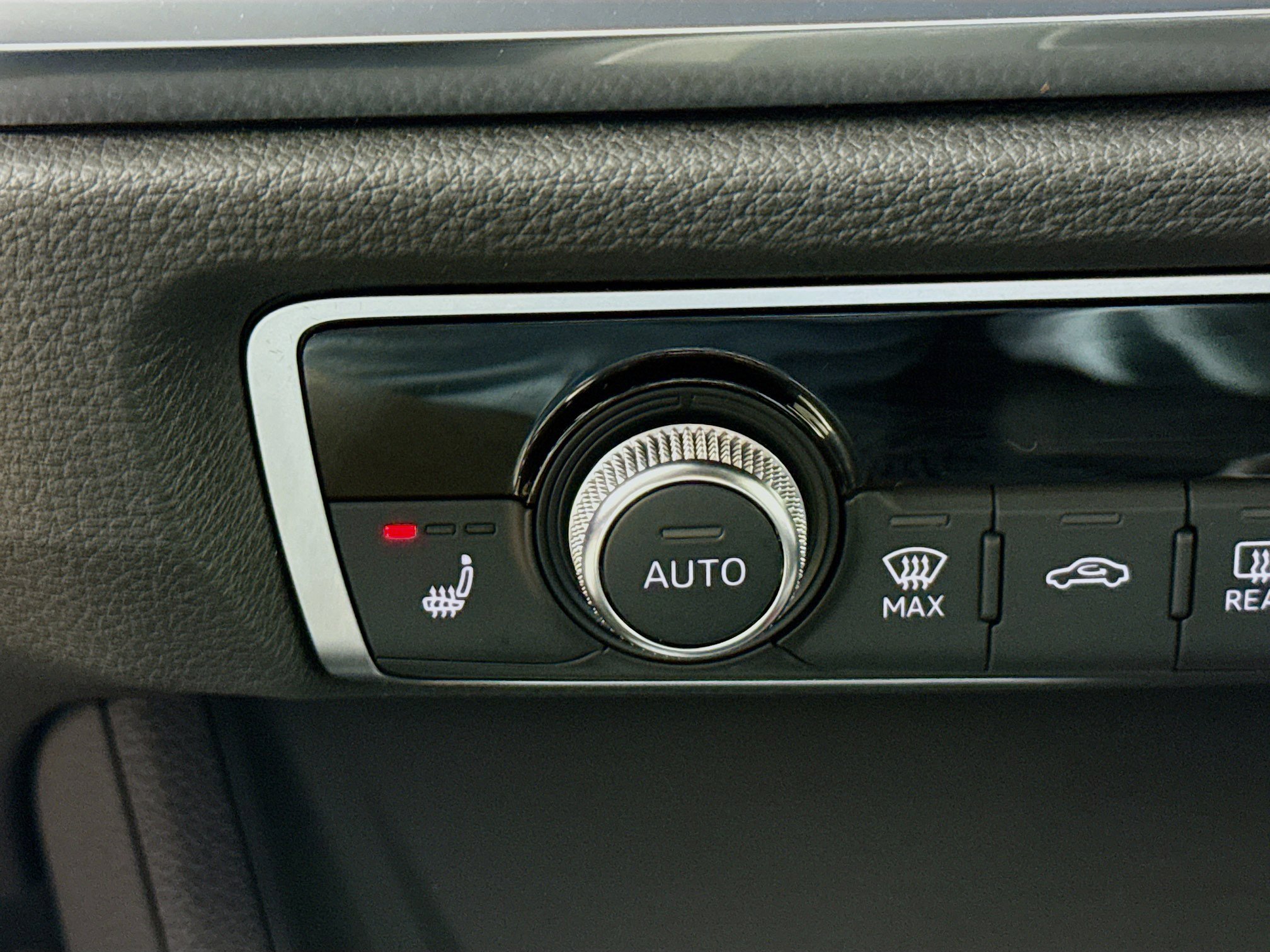 Used 2025 Audi Q3 2.0T Premium image 24