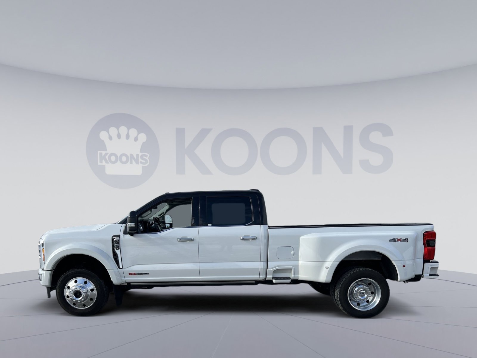 Used 2024 Ford F450 Limited image 2