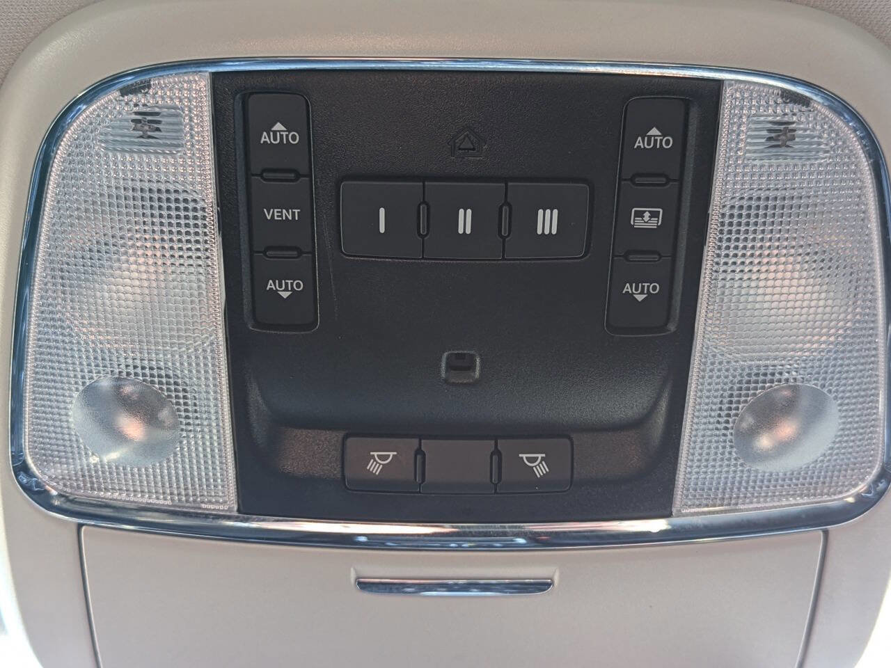 Used 2020 Chrysler 300 Limited image 23