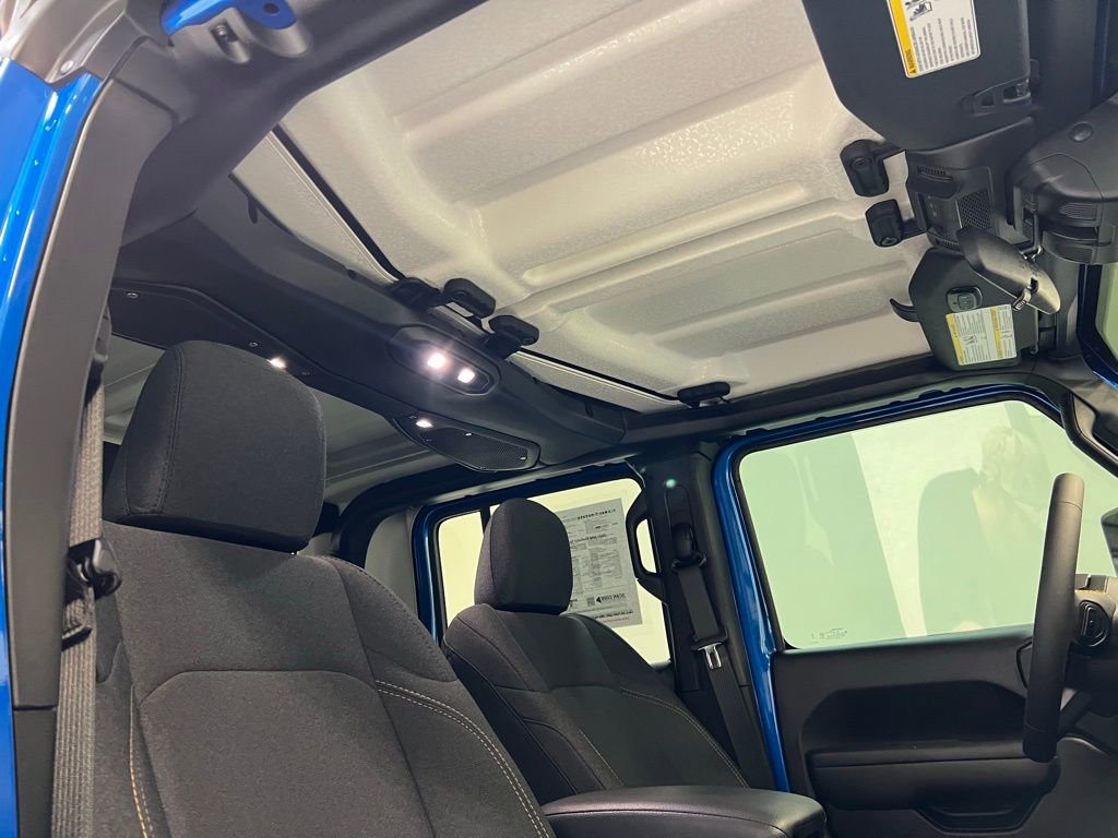 Used 2024 Jeep Gladiator Sport image 31