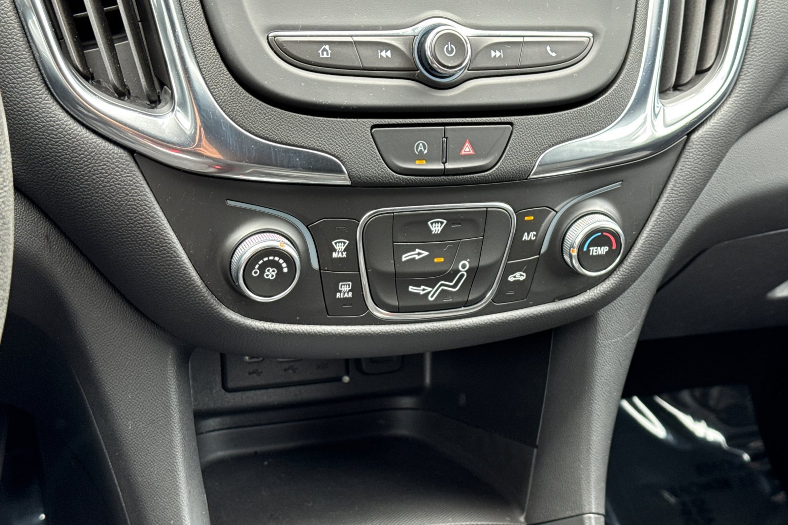 Used 2022 Chevrolet Equinox LT w/ LPO, Floor Liner Package FWD image 19