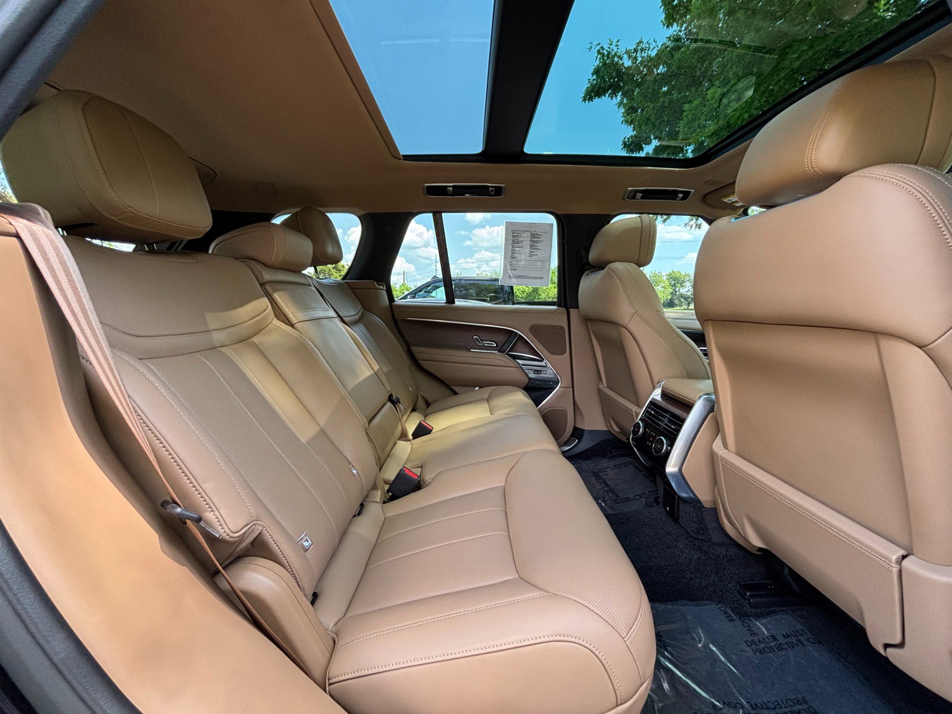 Used 2024 Land Rover Range Rover SE AWD/4WD image 18