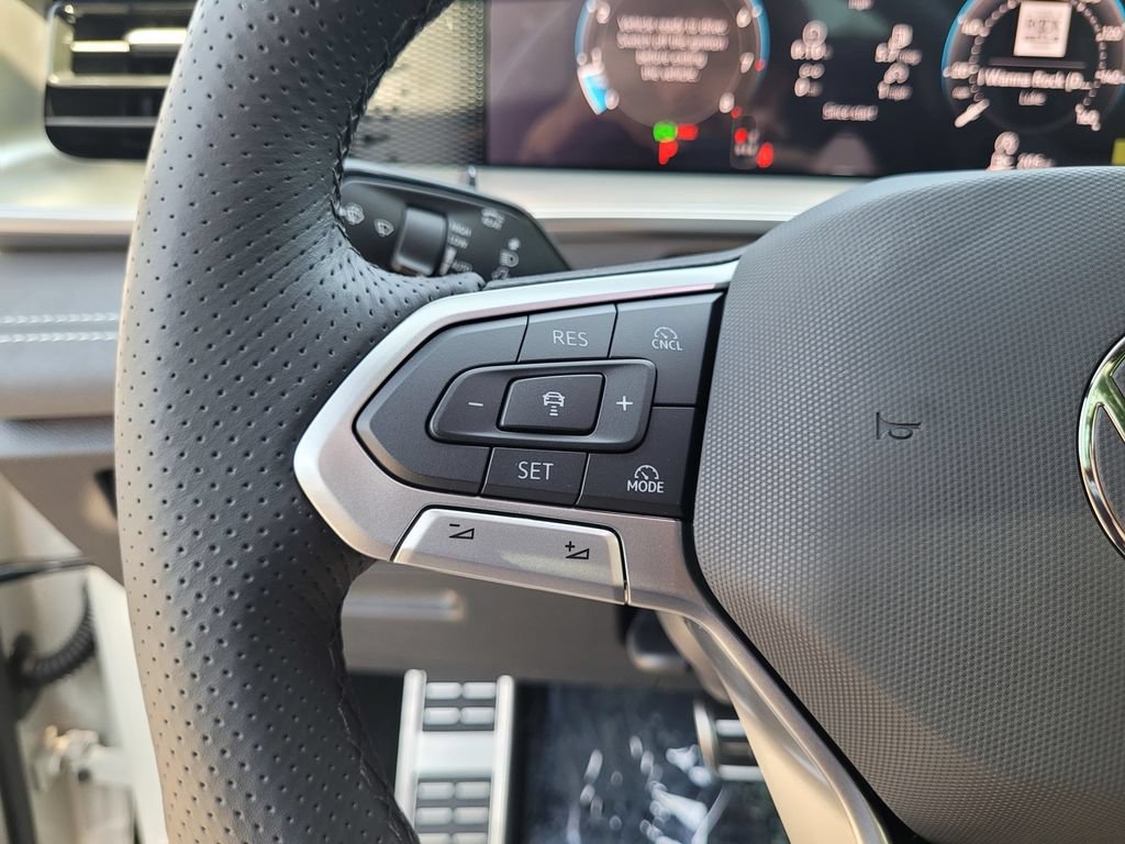 New 2026 Volkswagen Tiguan SE R-Line FWD image 21