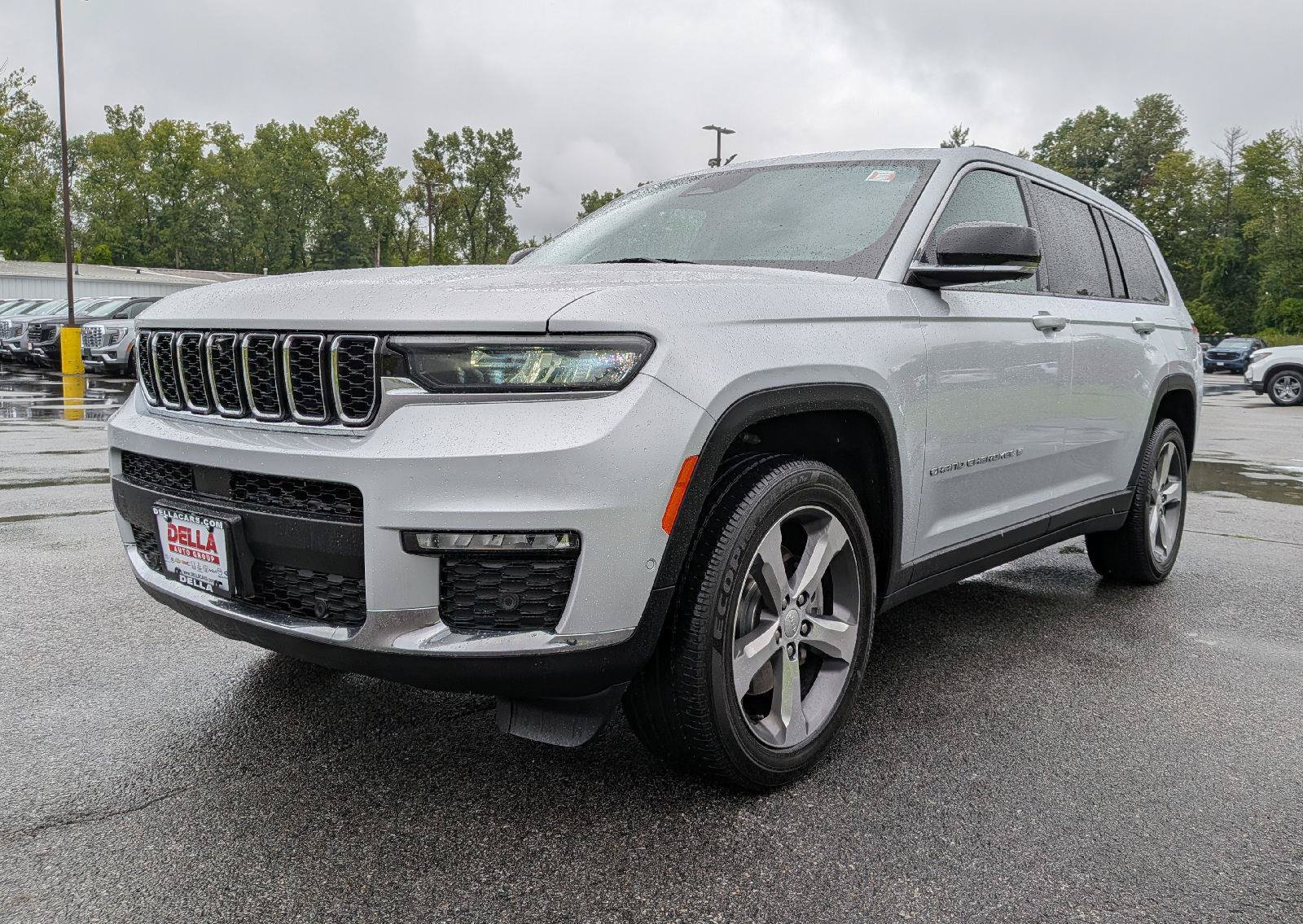 Used 2021 Jeep Grand Cherokee L Limited w/ Luxury Tech Group II AWD/4WD image 3