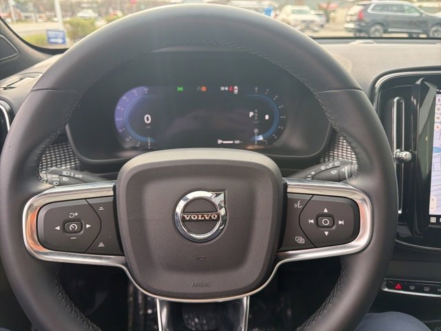 Certified 2025 Volvo XC40 B5 Plus image 17