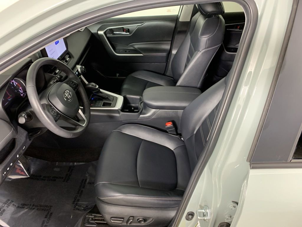 Used 2023 Toyota RAV4 XLE Premium AWD/4WD image 31