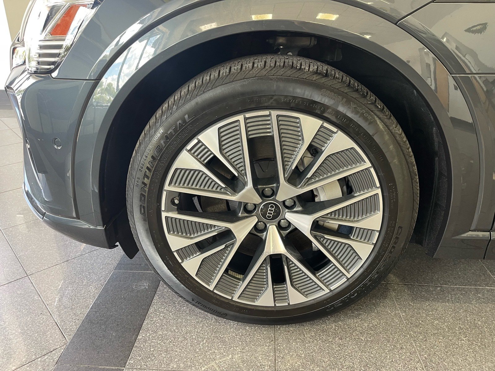 Used 2024 Audi Q8 e-tron Premium Plus w/ Premium Plus Package AWD/4WD image 21