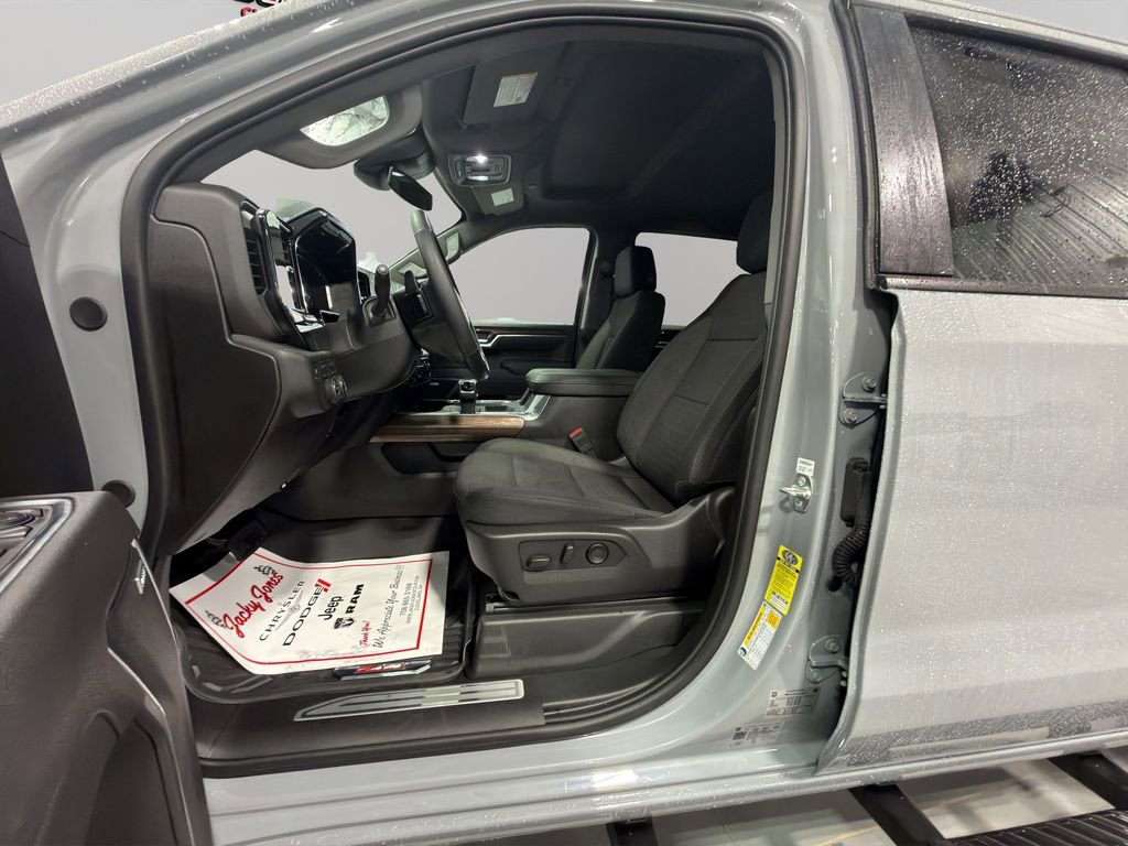 Used 2025 Chevrolet Silverado 1500 RST w/ Convenience Package II image 4