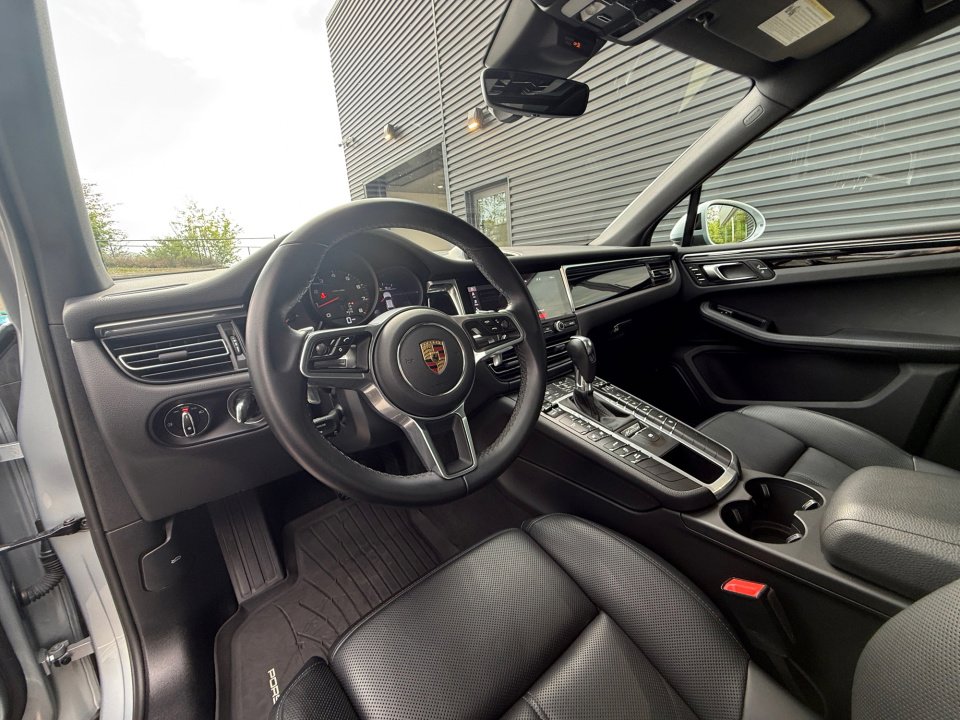 Certified 2020 Porsche Macan AWD/4WD image 4