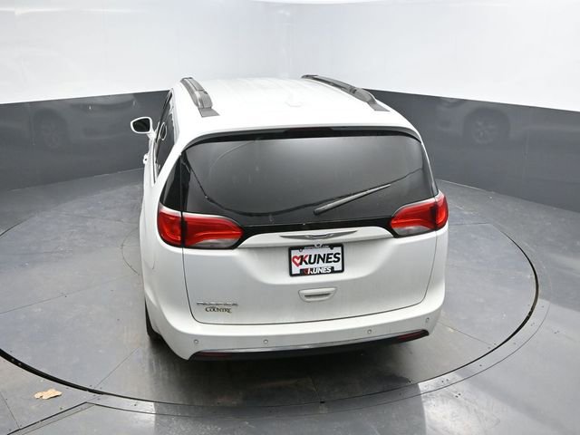 Used 2017 Chrysler Pacifica Touring-L w/ Tire & Wheel Group image 36