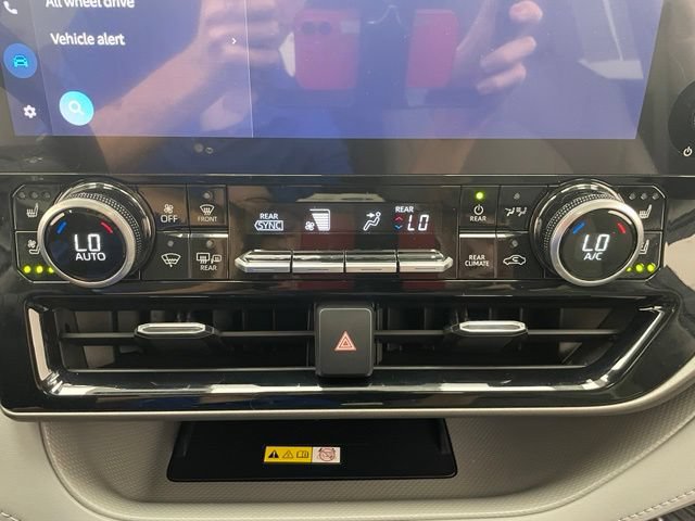 Used 2023 Toyota Highlander Limited AWD/4WD image 5