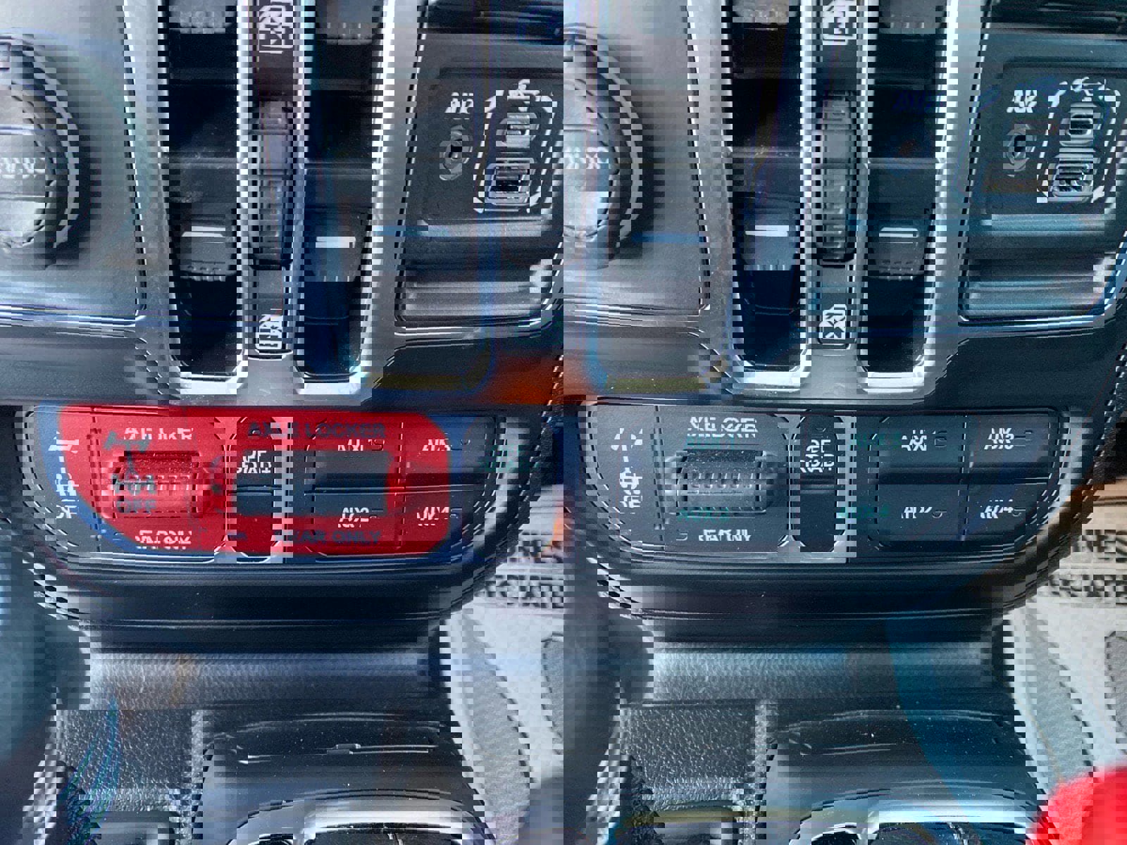 Used 2025 Jeep Wrangler Willys image 11