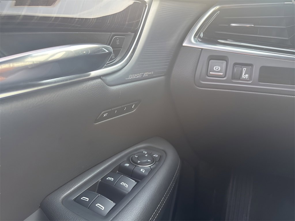 Certified 2025 Cadillac XT6 Premium Luxury image 32