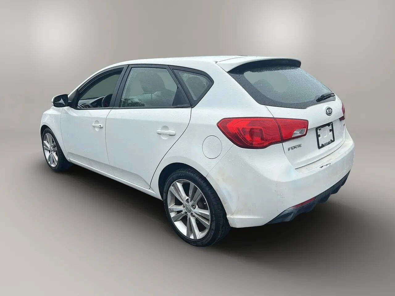 Used 2011 Kia Forte SX FWD image 5