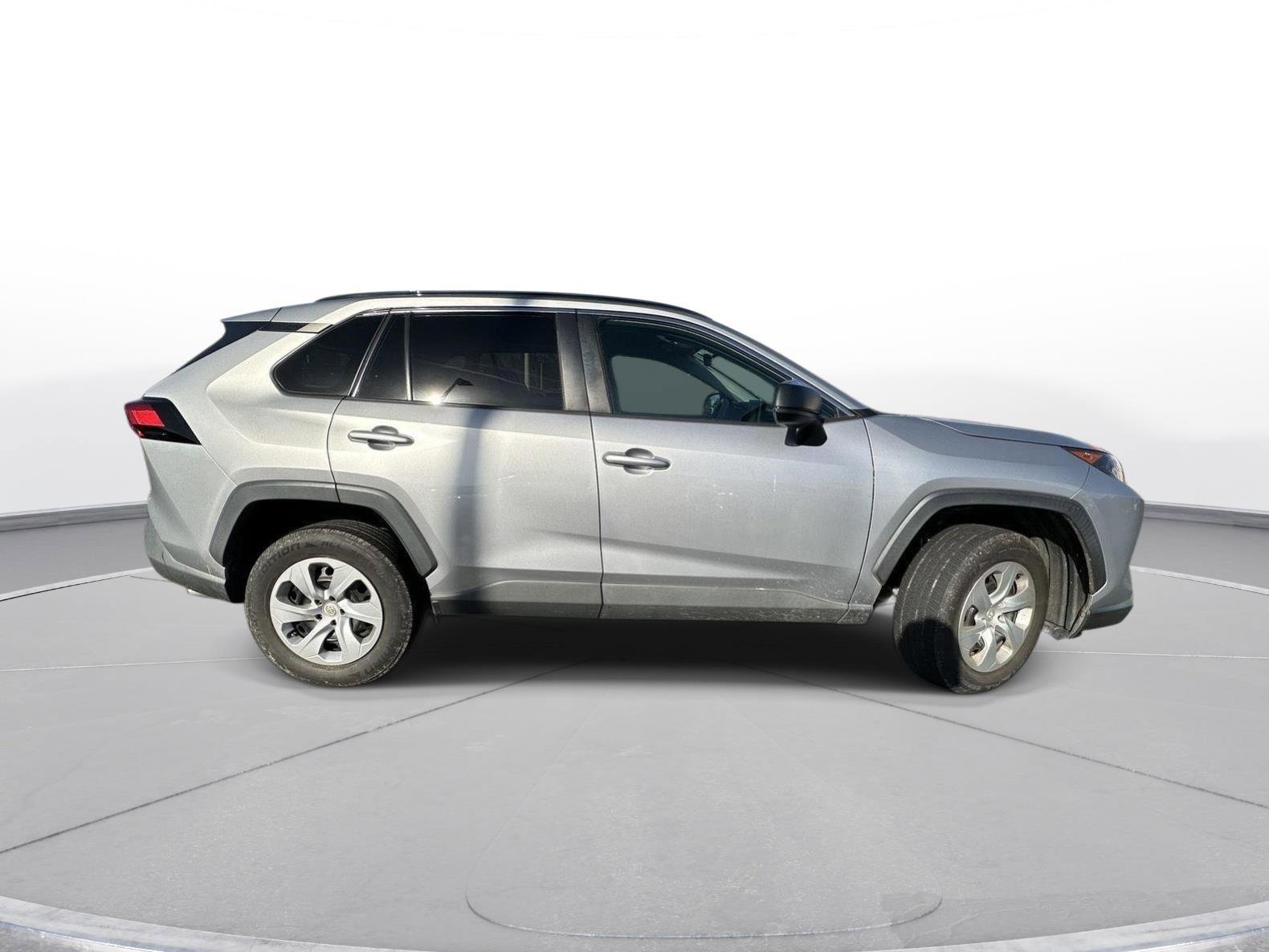 Used 2021 Toyota RAV4 LE image 5