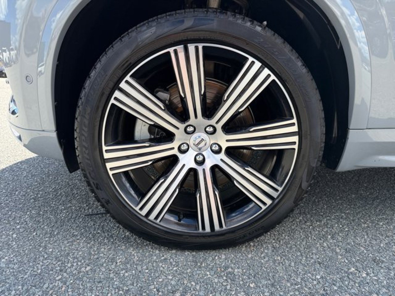 Used 2024 Volvo XC90 T8 Ultimate w/ Protection Package Premier AWD/4WD image 9