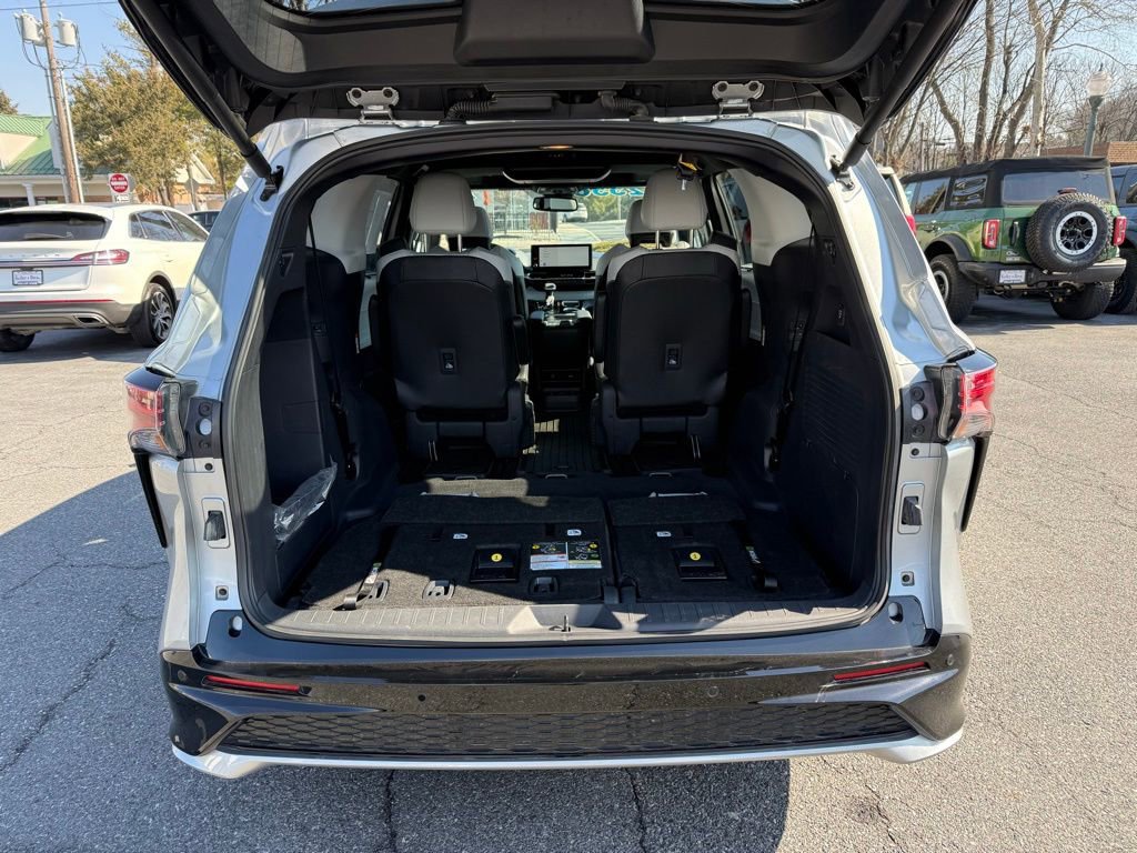 Used 2025 Toyota Sienna XSE w/ XSE Plus Package image 34