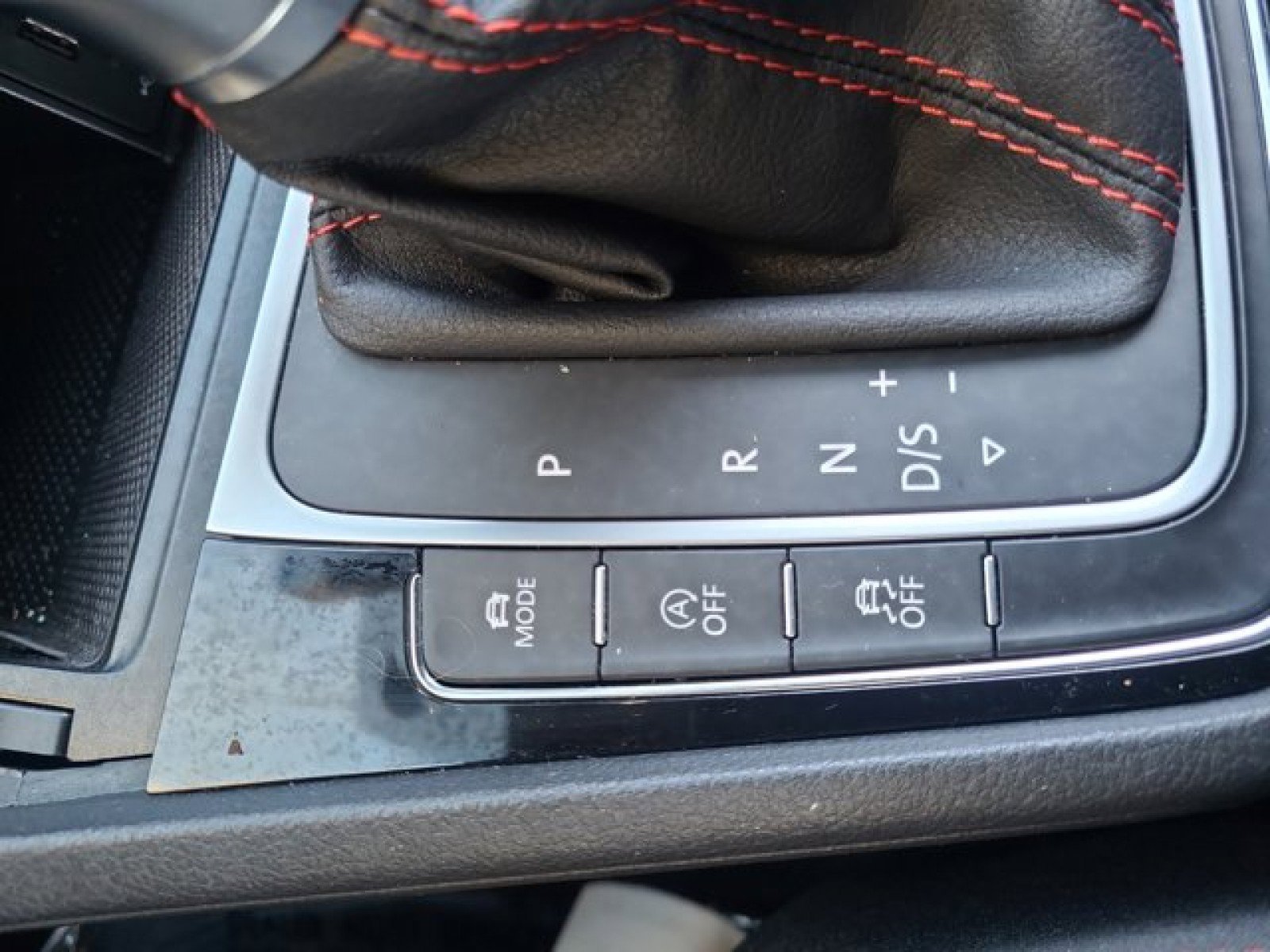 Used 2019 Volkswagen Golf S image 28