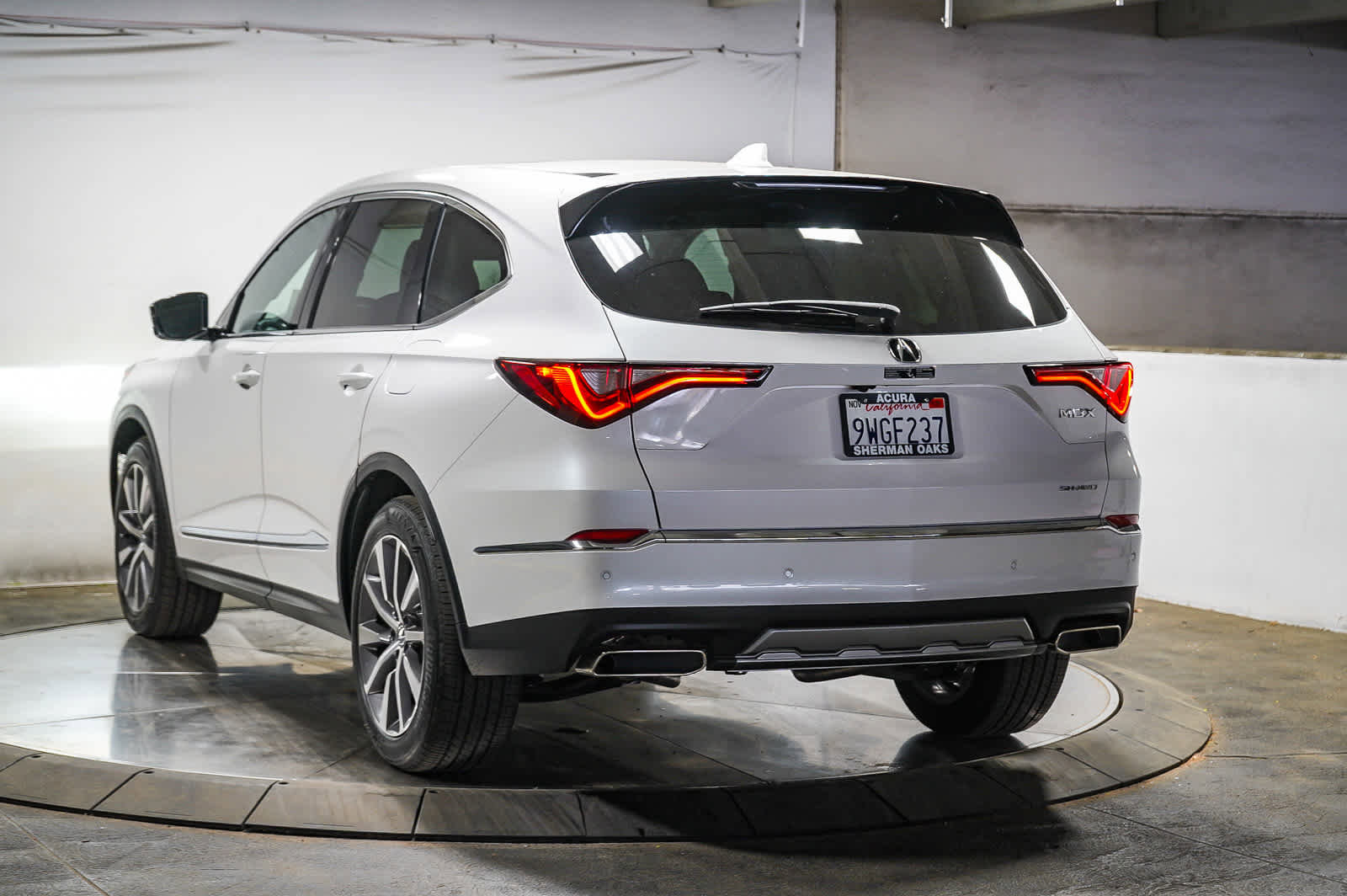 Used 2025 Acura MDX SH-AWD w/ Technology Package image 24
