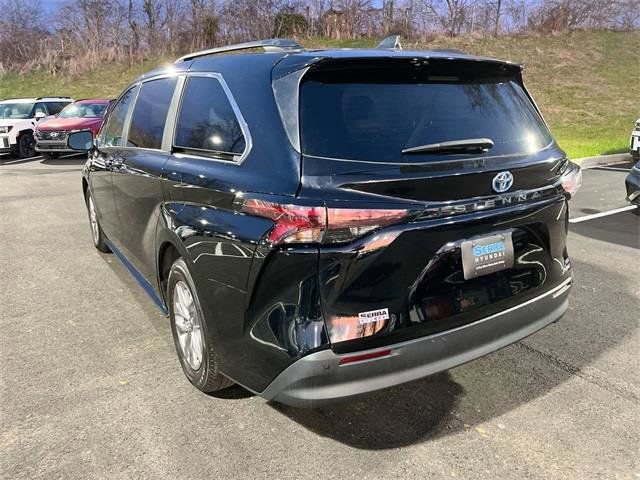 Used 2024 Toyota Sienna XLE image 14