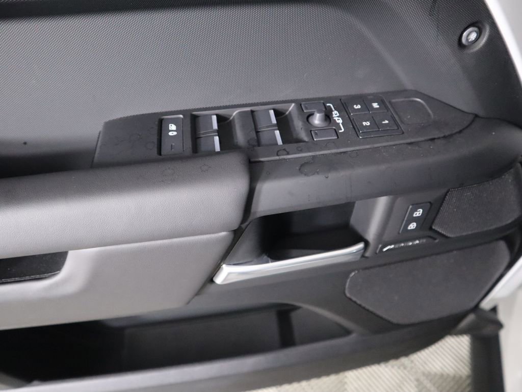 New 2025 Land Rover Defender 110 S image 25