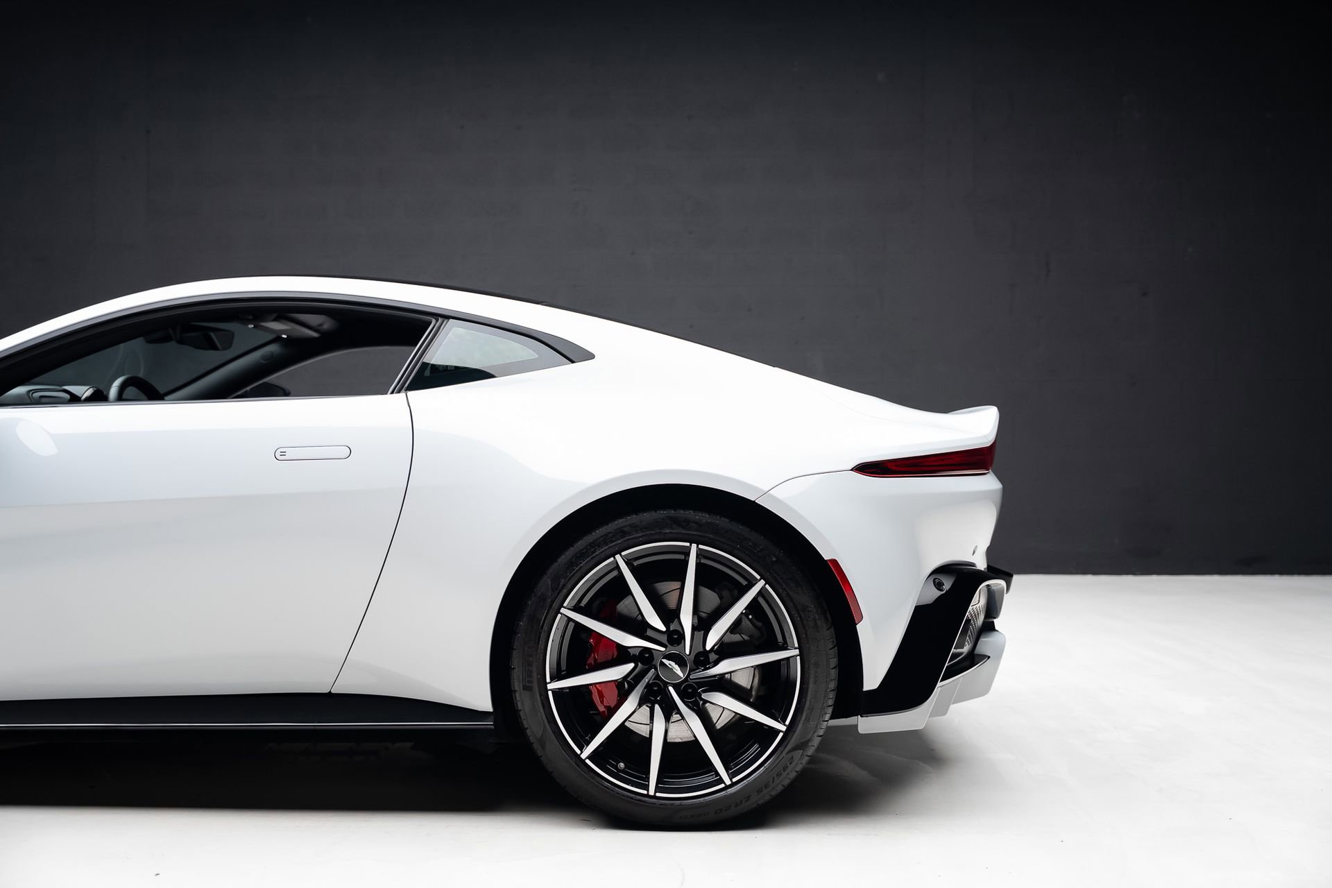 Used 2019 Aston Martin V8 Vantage Coupe RWD image 20