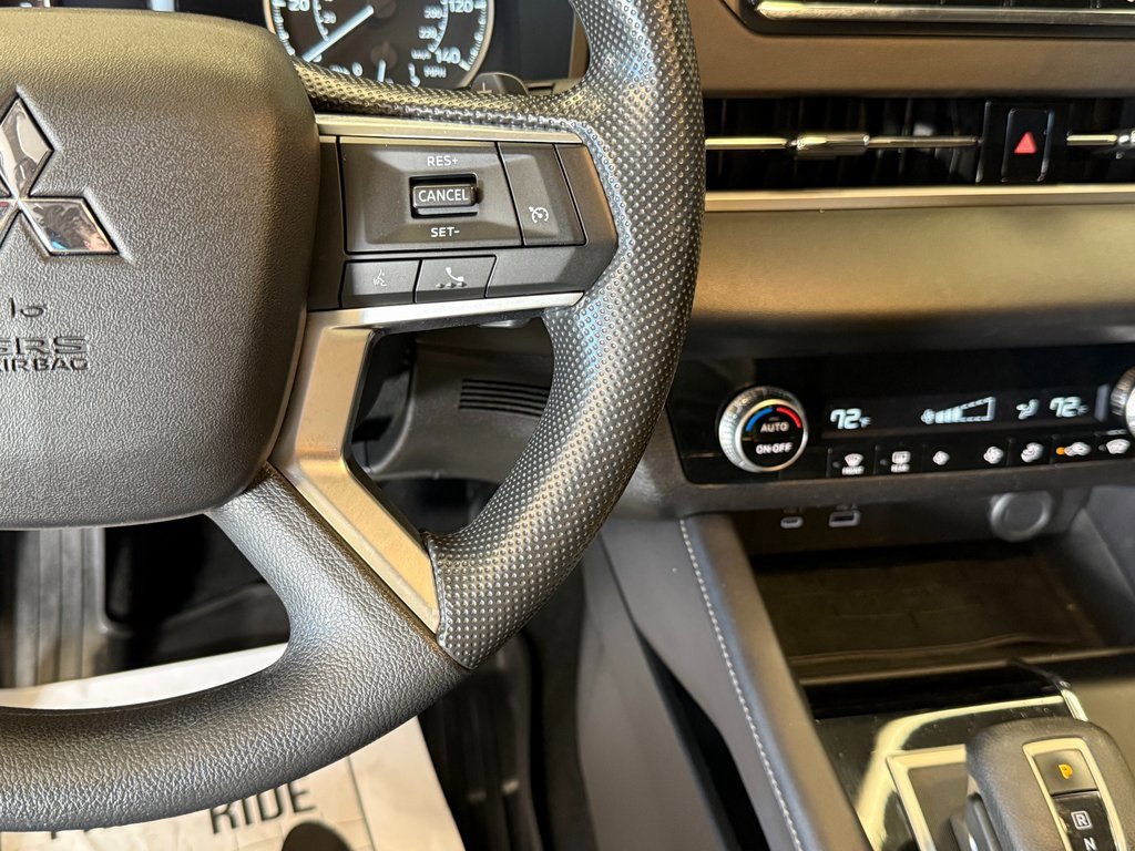 Used 2023 Mitsubishi Outlander ES image 11