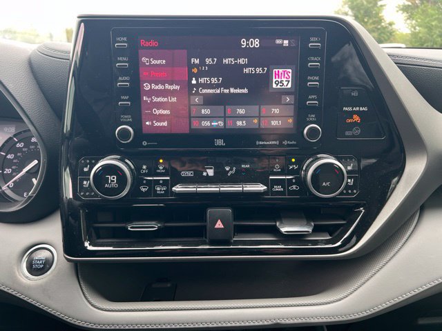 Used 2021 Toyota Highlander Limited AWD/4WD image 17
