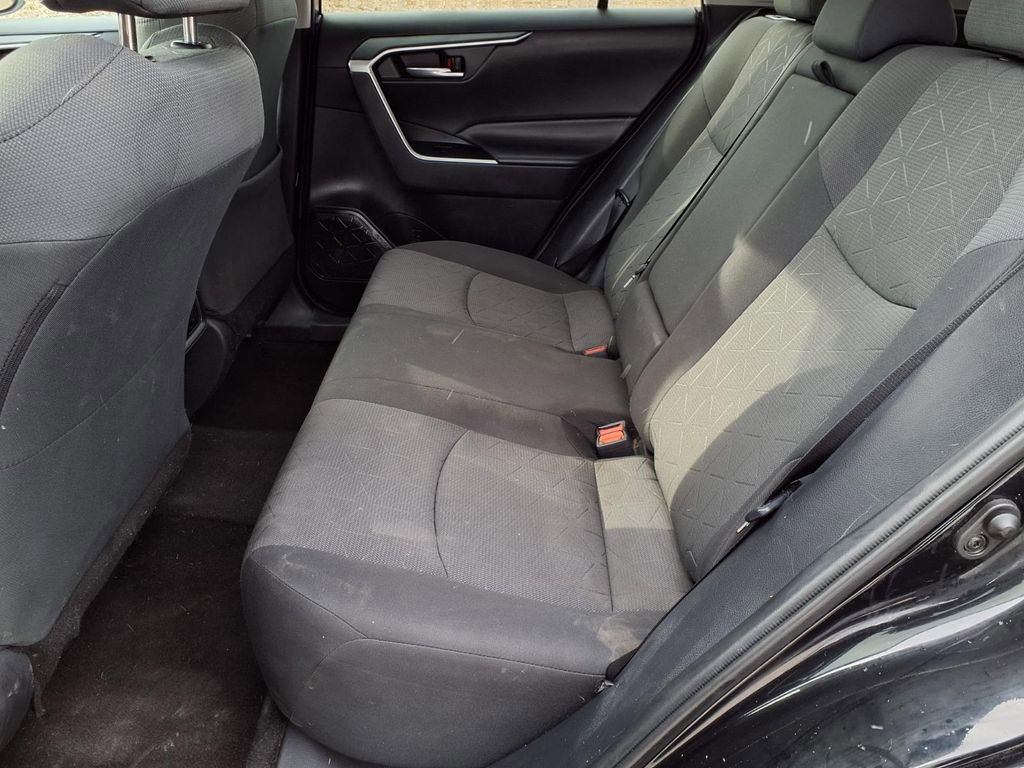 Used 2020 Toyota RAV4 XLE AWD/4WD image 10