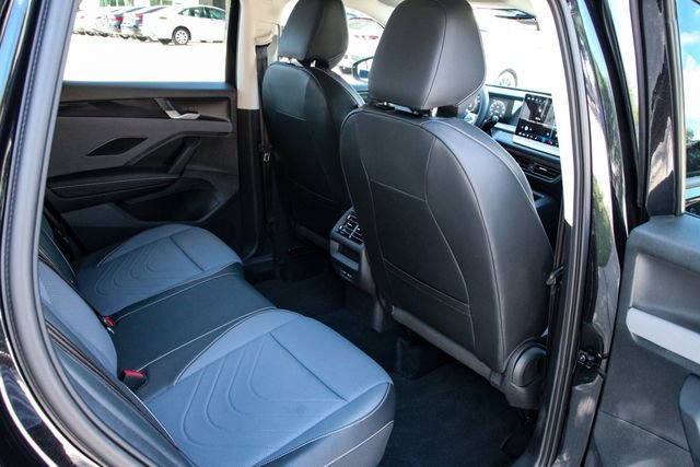 Certified 2025 Volkswagen Tiguan SE image 30