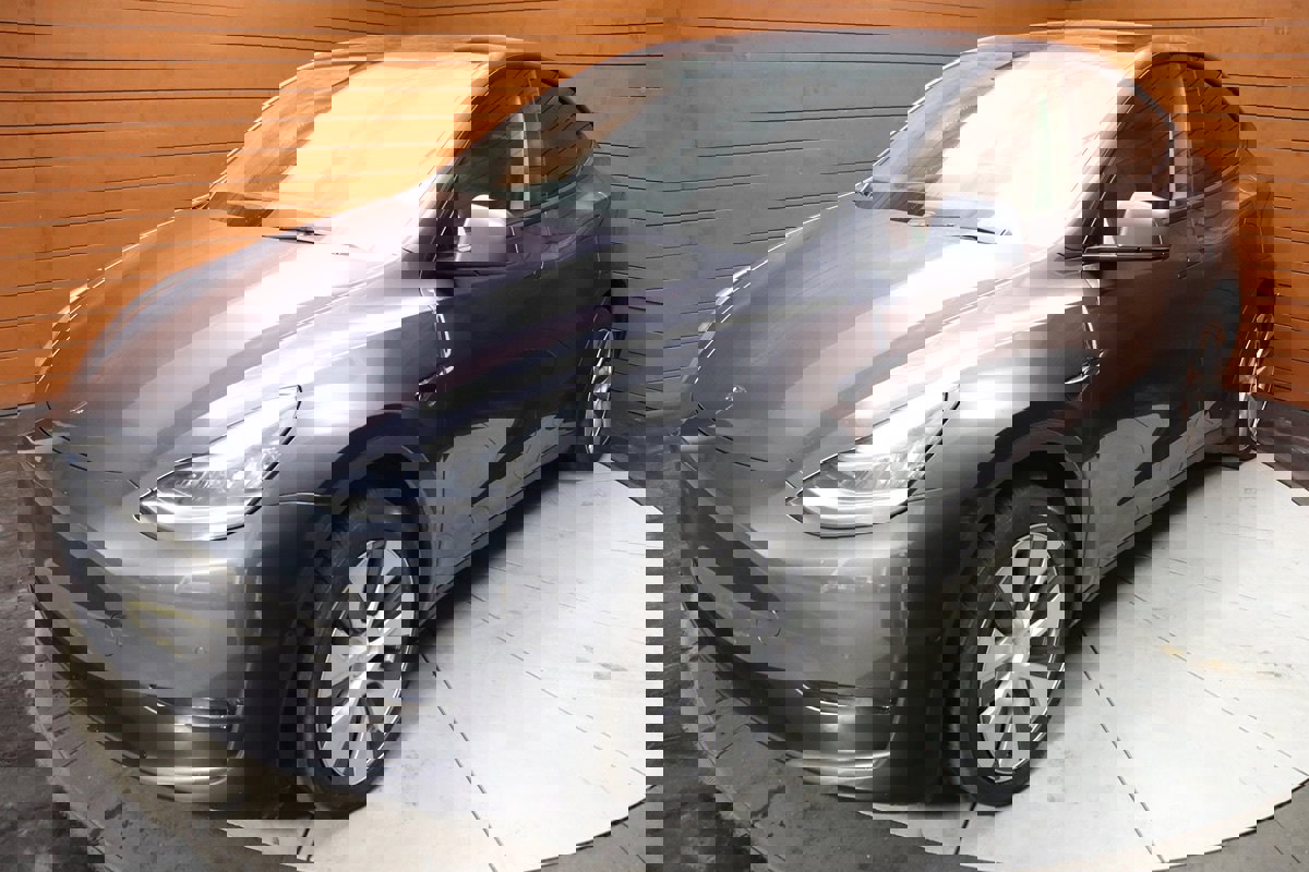 Used 2022 Tesla Model Y Long Range image 4