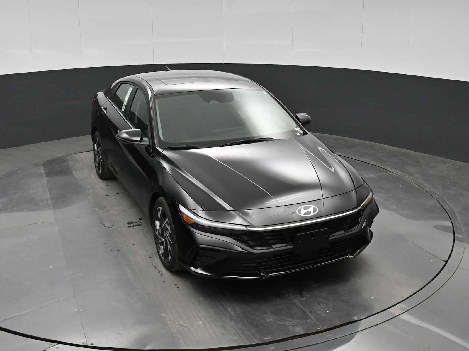 New 2026 Hyundai Elantra Limited FWD image 25