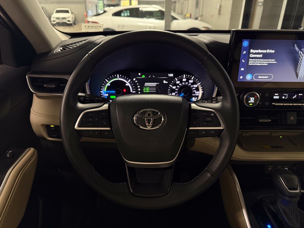 Used 2025 Toyota Highlander XLE AWD/4WD image 12