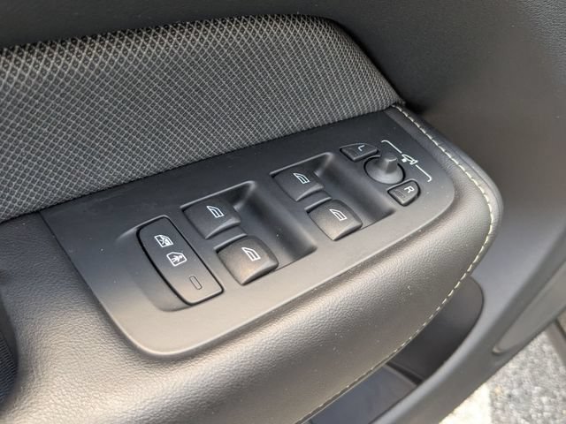 Used 2024 Volvo XC60 B5 Ultimate w/ Protection Package Premier AWD/4WD image 10