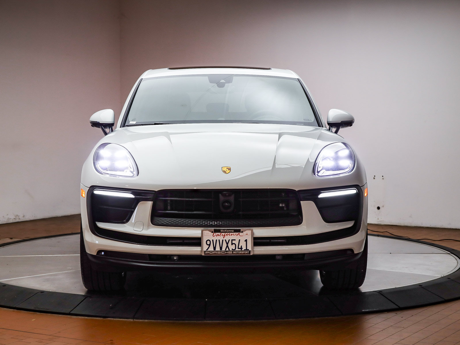 Certified 2026 Porsche Macan AWD/4WD image 28