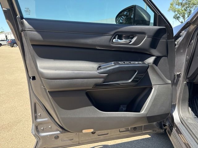 Used 2022 Nissan Pathfinder SV w/ Cargo Package FWD image 12