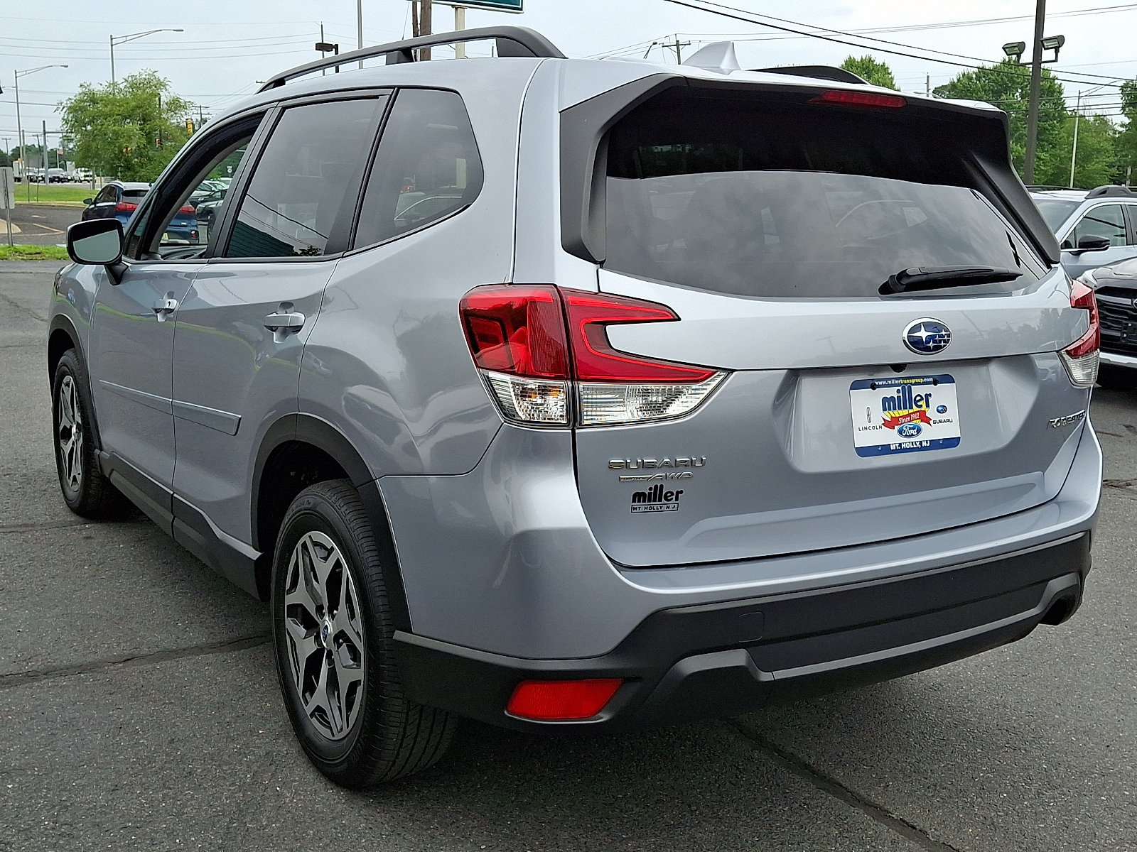Used 2019 Subaru Forester Premium w/ All-Weather Package AWD/4WD image 4