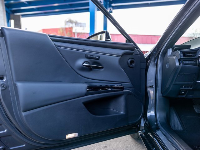 Used 2025 Lexus ES 300h w/ Premium Package image 24