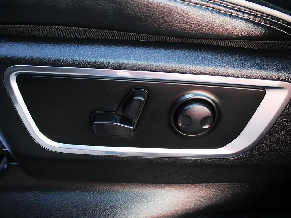 Used 2025 RAM 1500 Laramie w/ Sport Appearance Package image 28