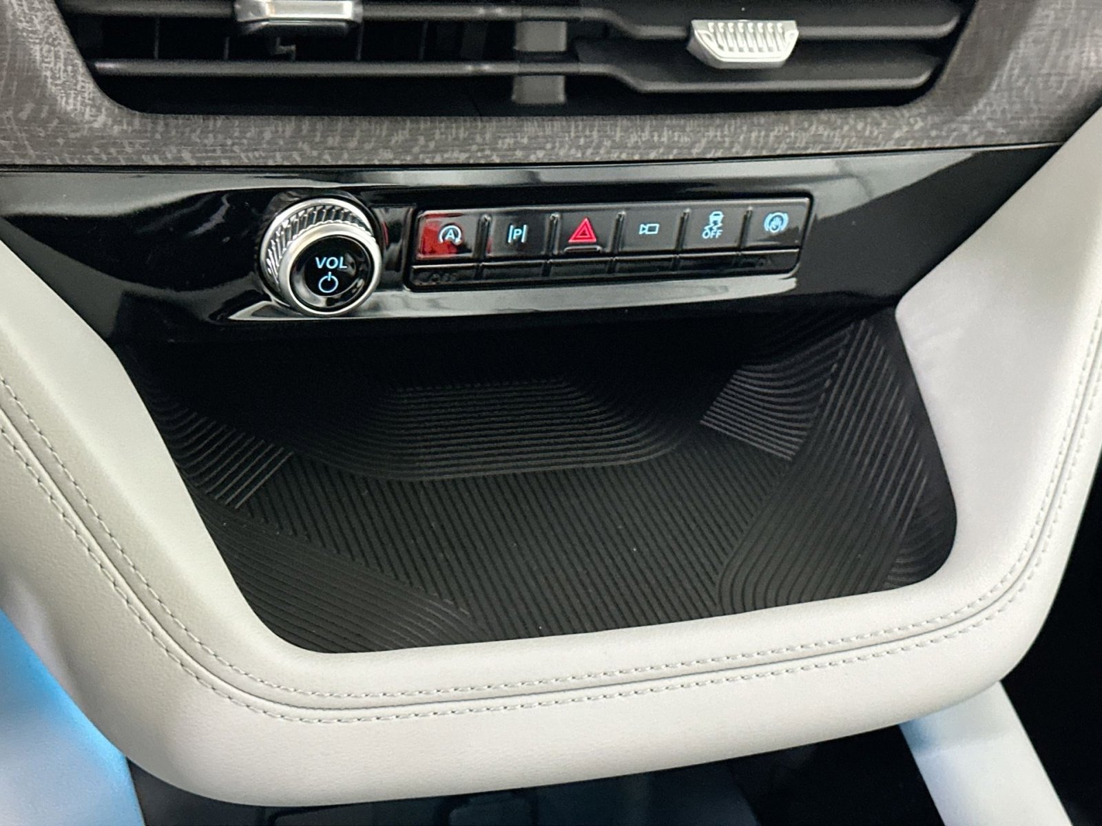 New 2026 Ford Explorer Platinum w/ LUX Leather Package image 25