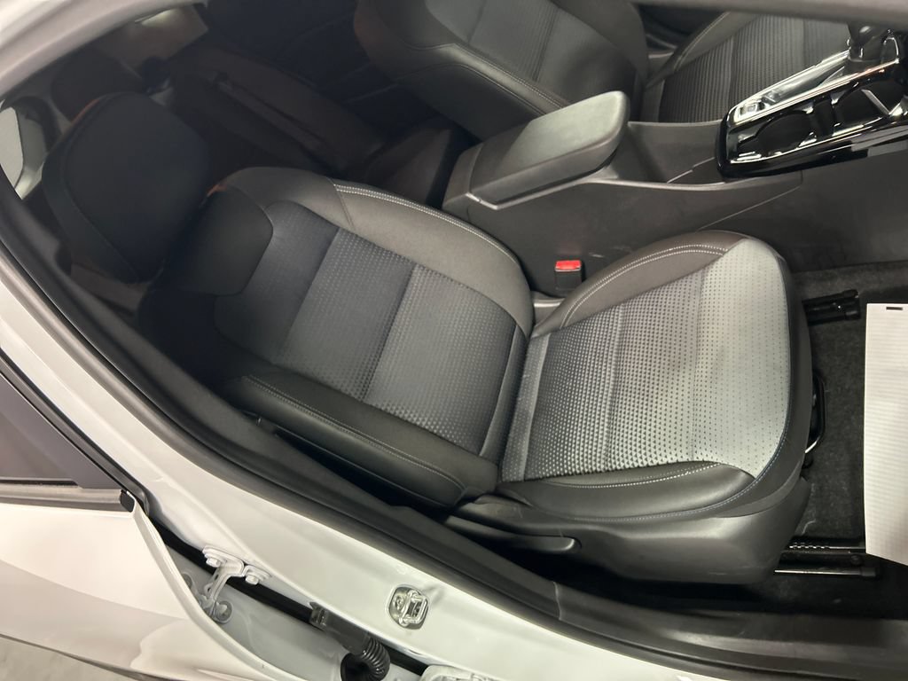 Used 2025 Chevrolet Trax LT w/ LT Convenience Package FWD image 23