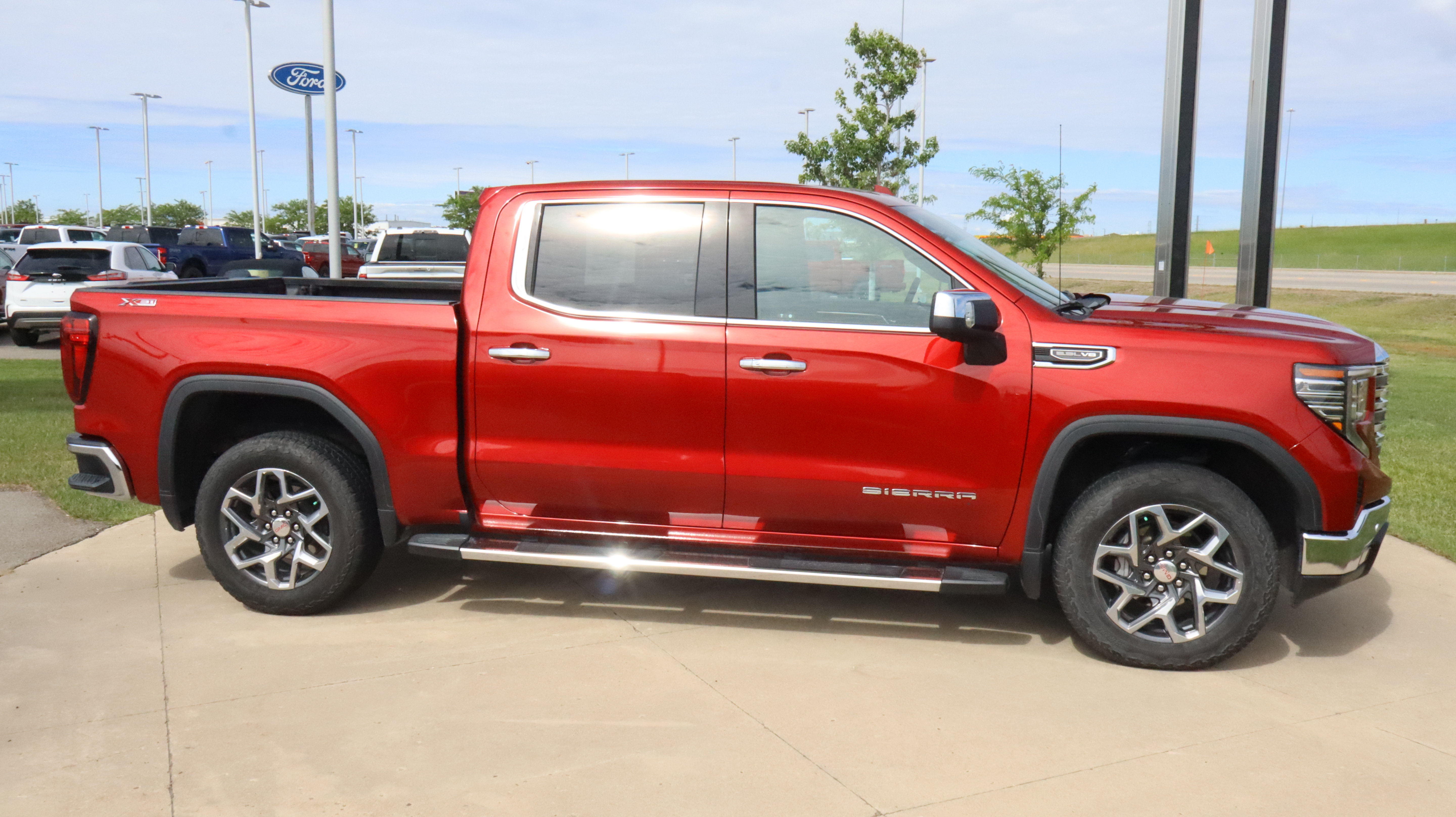 Used 2024 GMC Sierra 1500 SLT w/ SLT Premium Plus Package AWD/4WD image 8