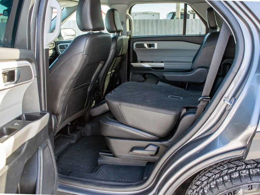 Used 2022 Ford Explorer XLT image 32