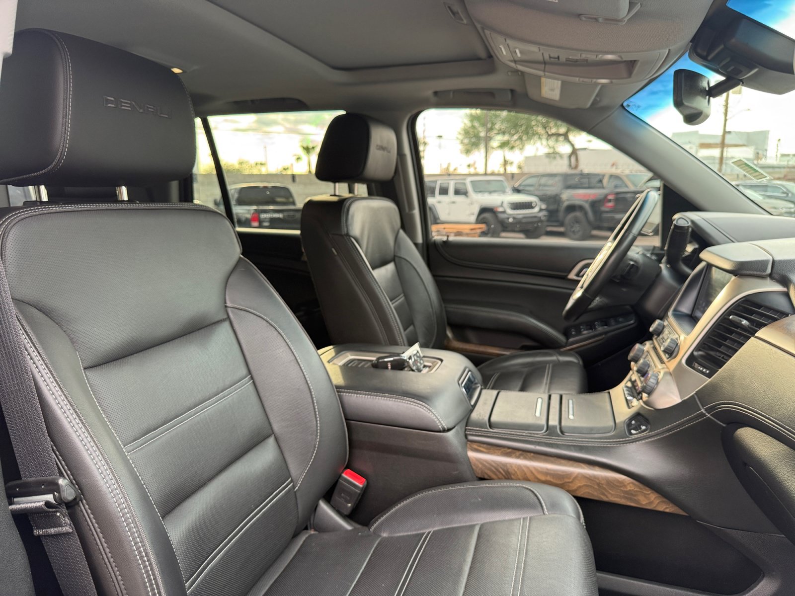 Used 2018 GMC Yukon Denali AWD/4WD image 32