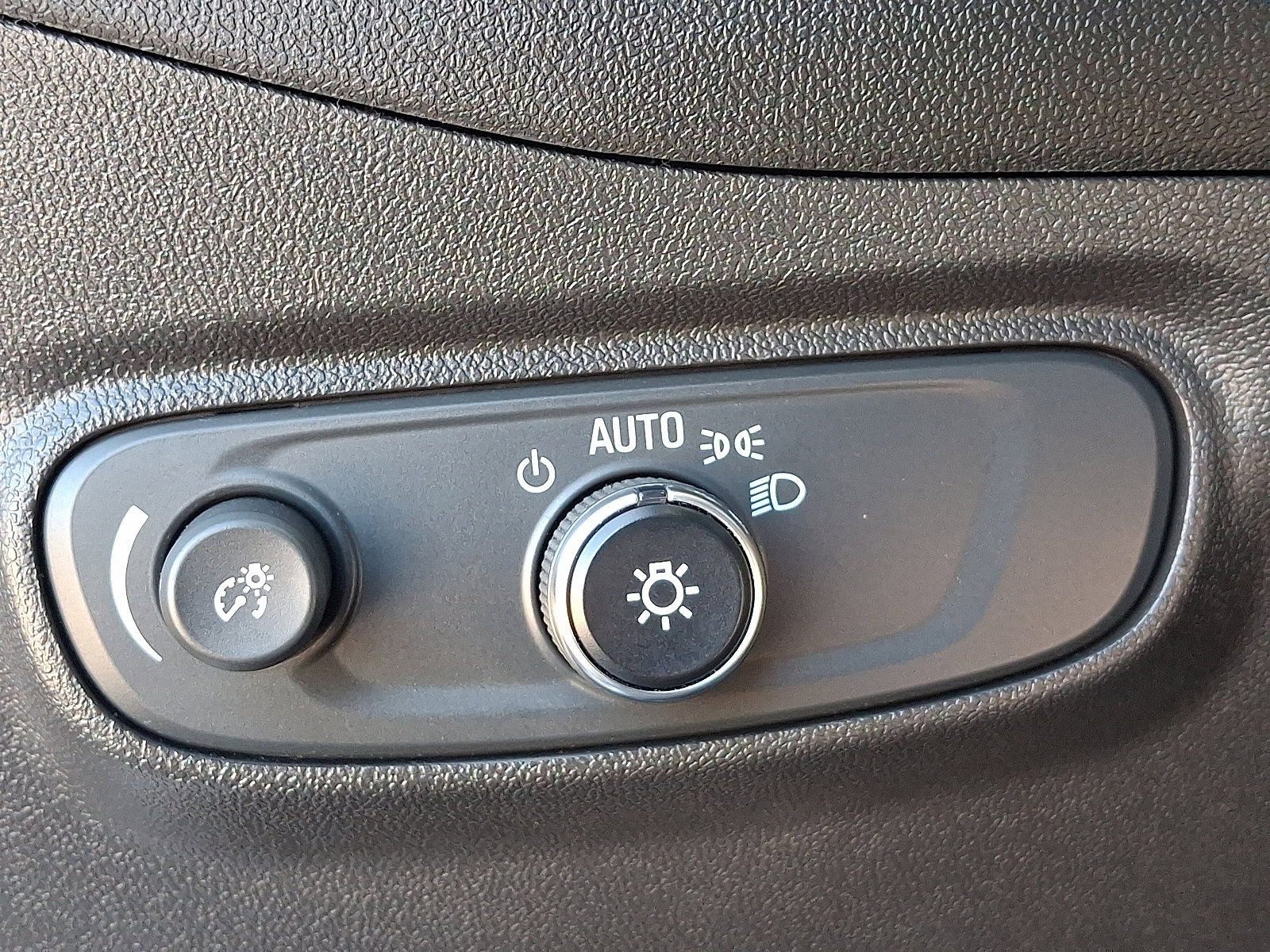 Certified 2022 Chevrolet Equinox RS w/ Infotainment Package image 28