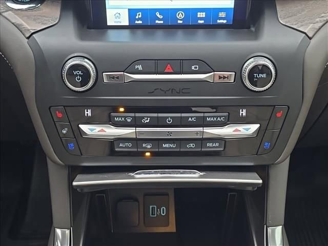 Used 2020 Ford Explorer Platinum w/ Premium Technology Package image 27
